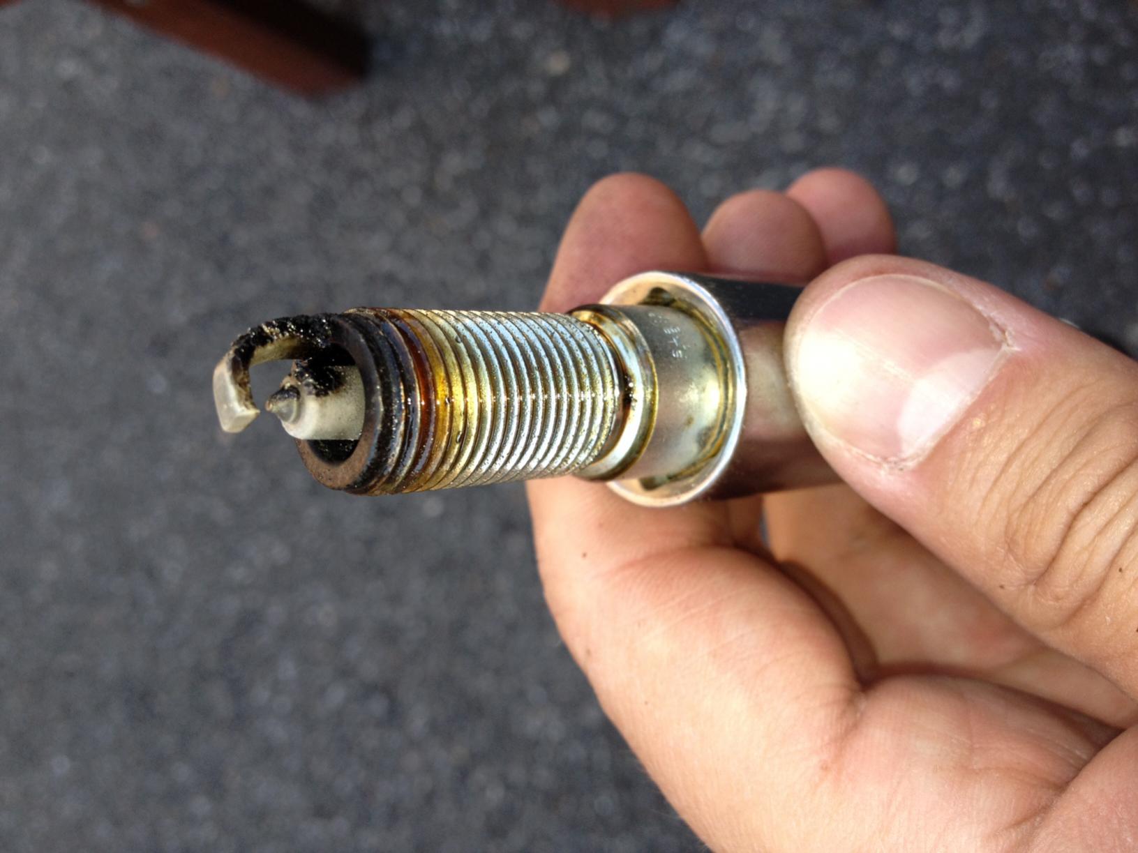 Tại sao bugi bị bám bẩn và đánh lửa kém ?