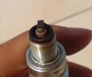 Hướng Dẫn Toàn Diện về Bugi Xe Máy: Vai Trò, Cấu Tạo và Cách Bảo Dưỡng