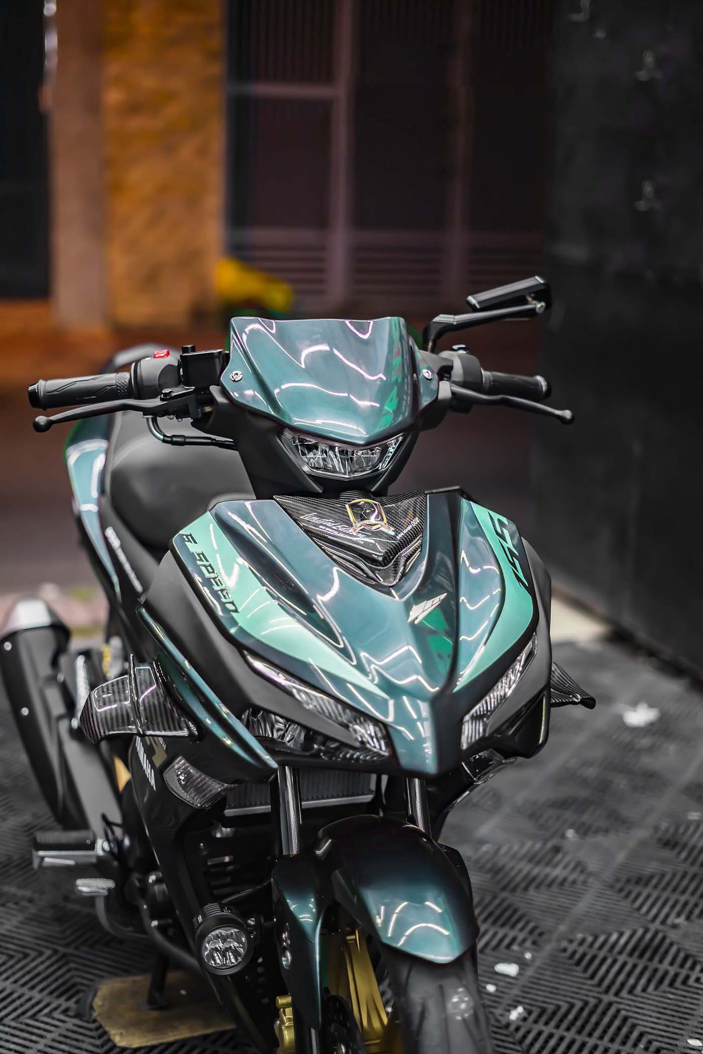 Dán Đổi Màu Xe Exciter 155 Hết Bao Nhiêu Tiền? - Azdecal.vn