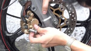 Hướng Dẫn Kiểm Tra Má Phanh Xe Máy Và Cách Kéo Dài Tuổi Thọ ...