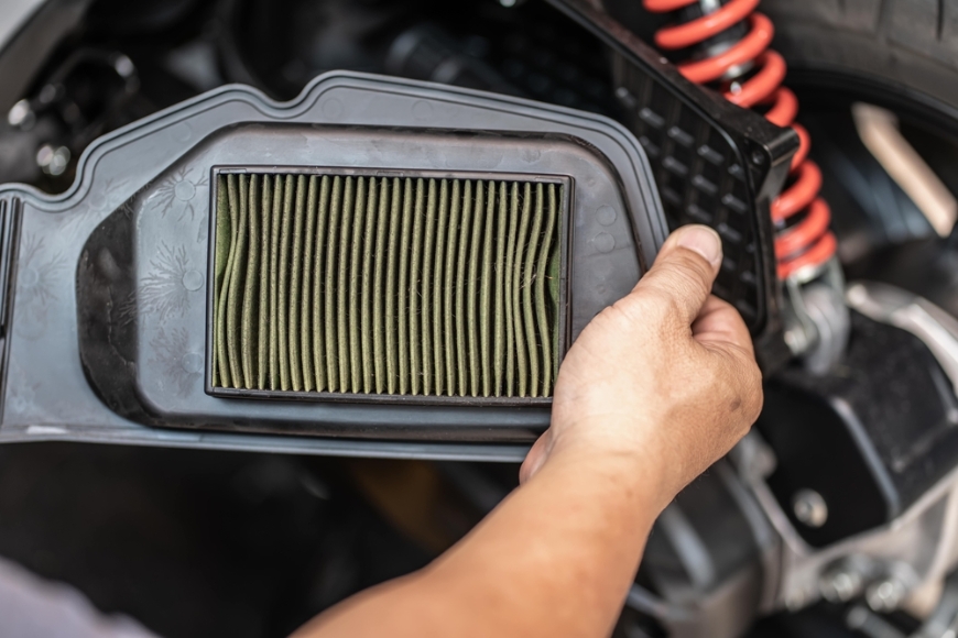 Thay Lọc Gió Xe Máy: Bí Quyết Đơn Giản Giúp Xe Tiết Kiệm ...