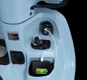 gắn sạc điện thoại trên xe máy