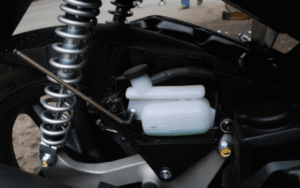 Hướng dẫn vệ sinh két nước và thay nước làm mát cho xe tay ga tại nhà